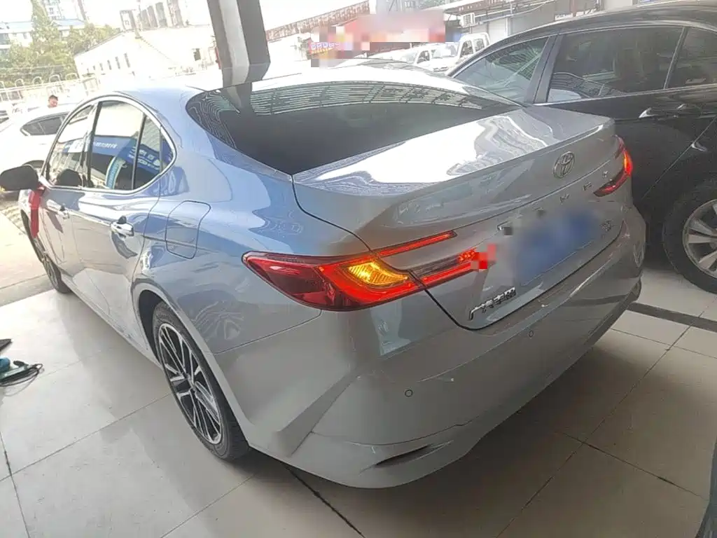 Photo 5 - Toyota Camry