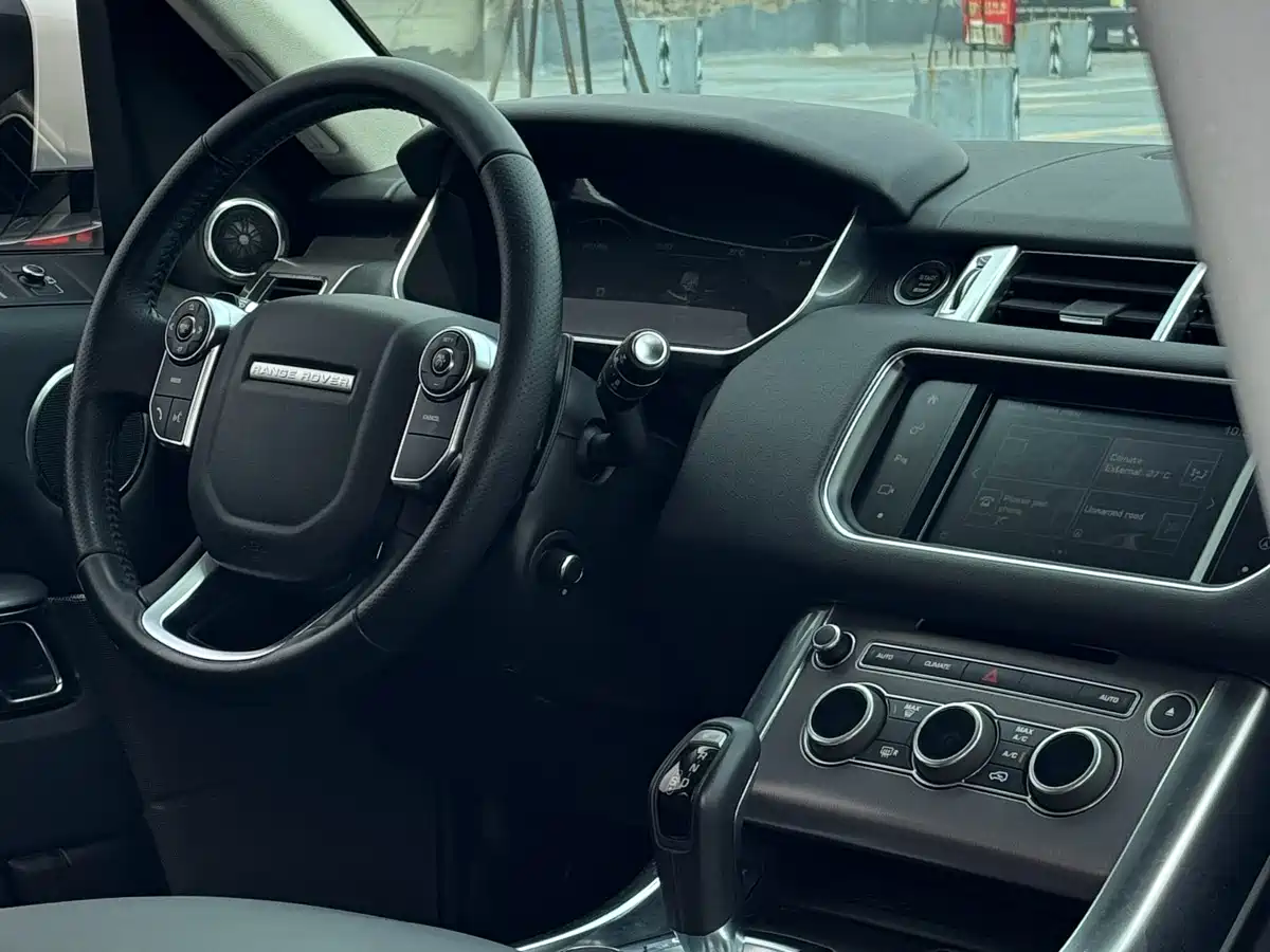 Land Rover Range Rover Sport 2017 3.0 SC V6 SE фото 13