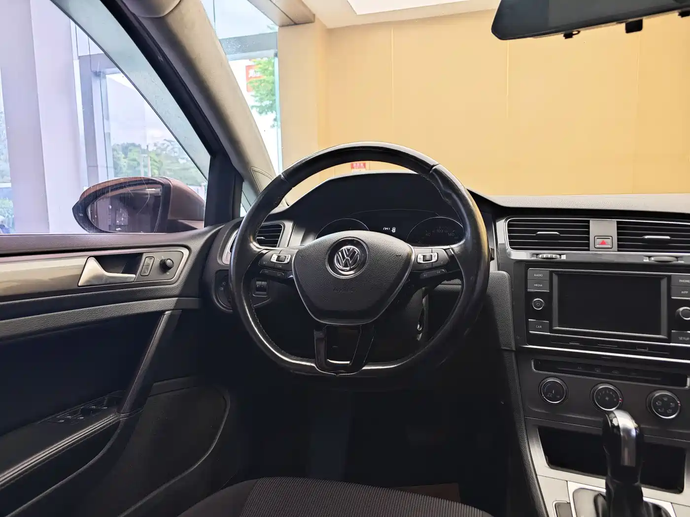 Volkswagen Golf 2015 1.6L Automatic Fashion фото 14