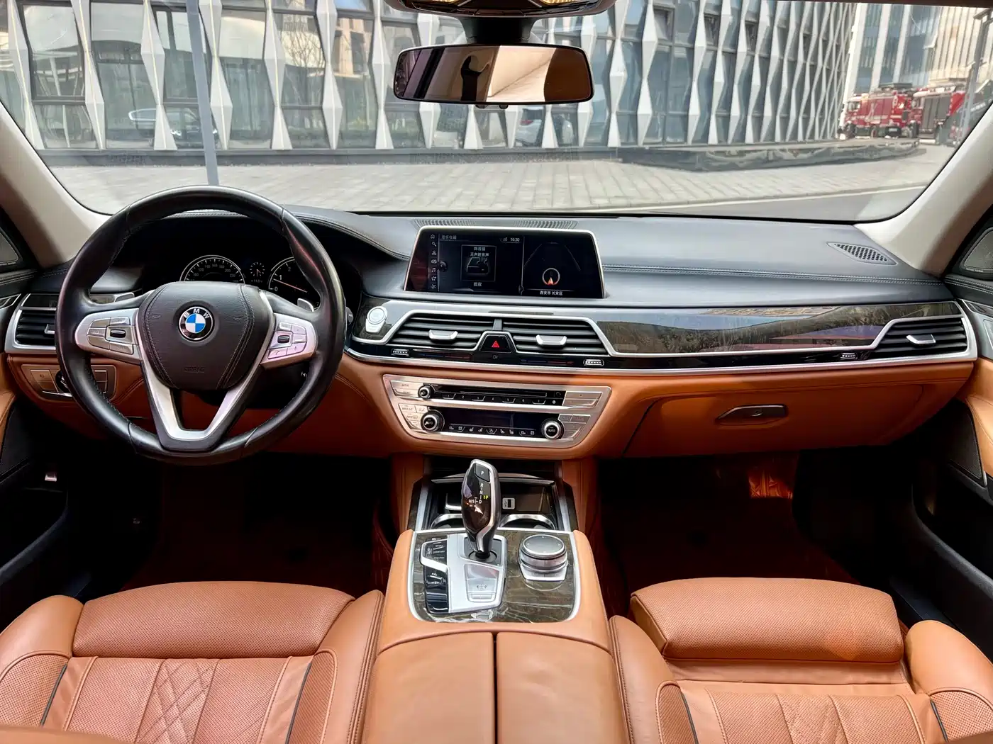 BMW 7 Series 2017 740Li Leading Edition фото 4