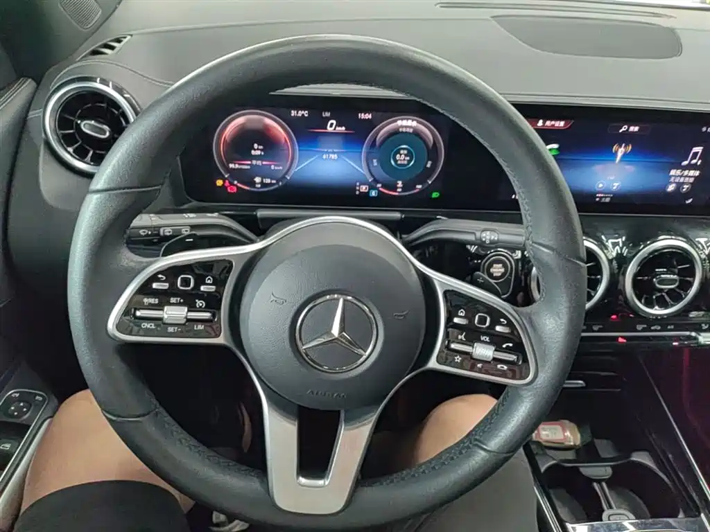 MERCEDES-BENZ GLA