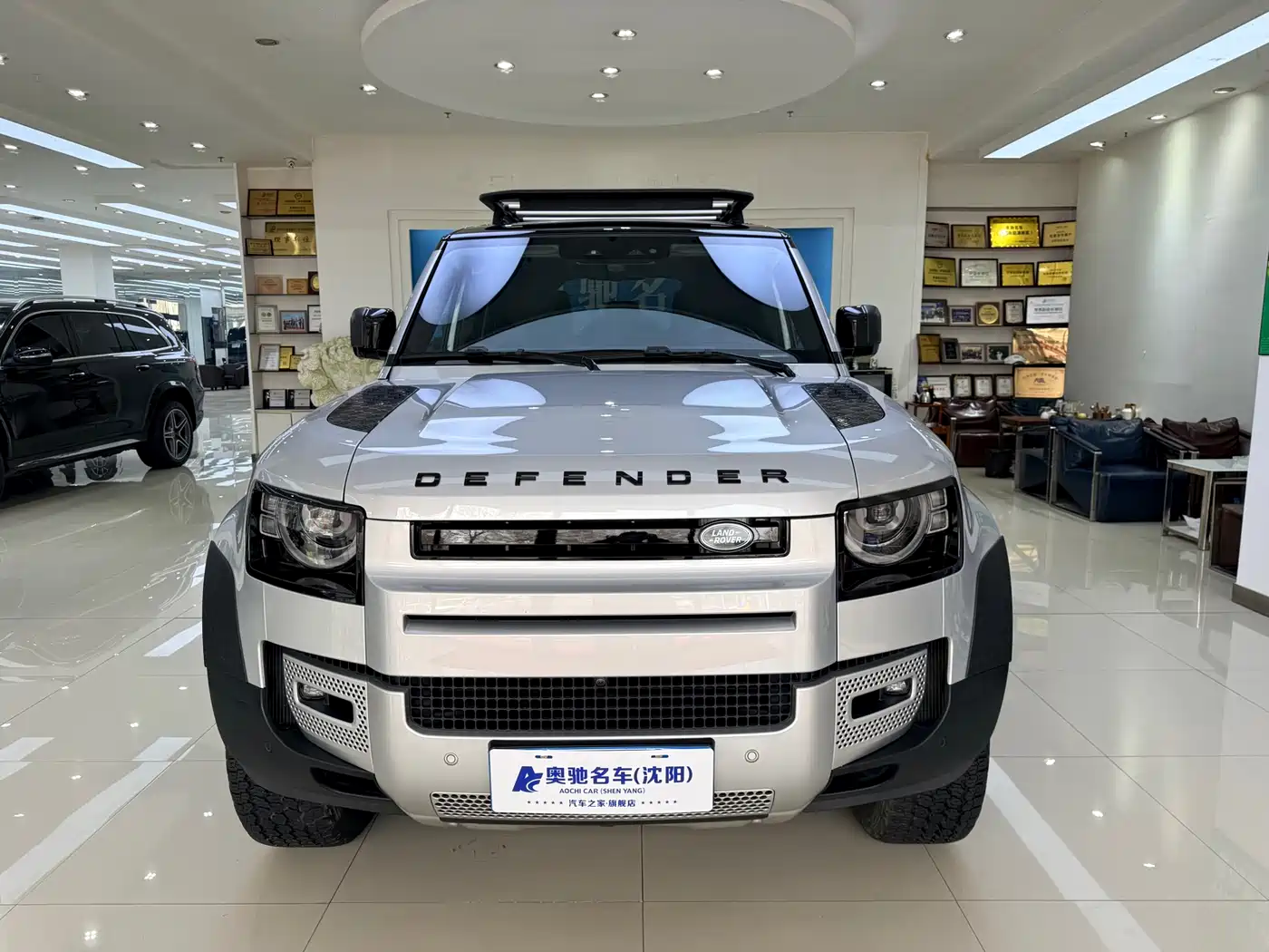 Land Rover Defender 2021 110 P400 Dark Special Edition фото 2