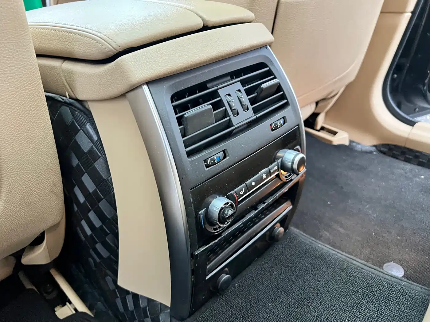 BMW 5 Series GT 2011 535i xDrive Luxury Model фото 20