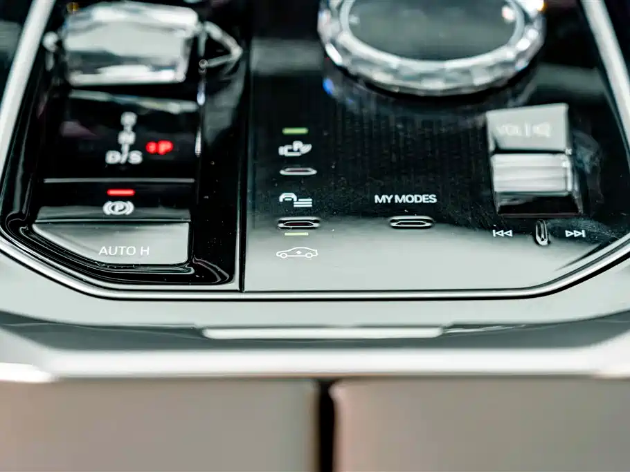 BMW 7 Series 2023 Model 735Li M Sport Package фото 16