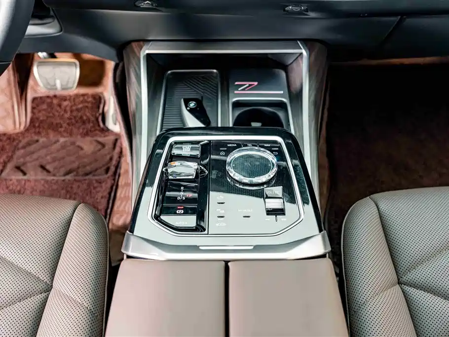 BMW 7 Series 2023 Model 735Li M Sport Package фото 15