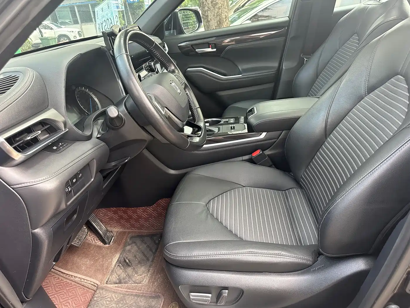 Toyota Crown Kluger 2021 2.5L HEV 4WD Luxury фото 5