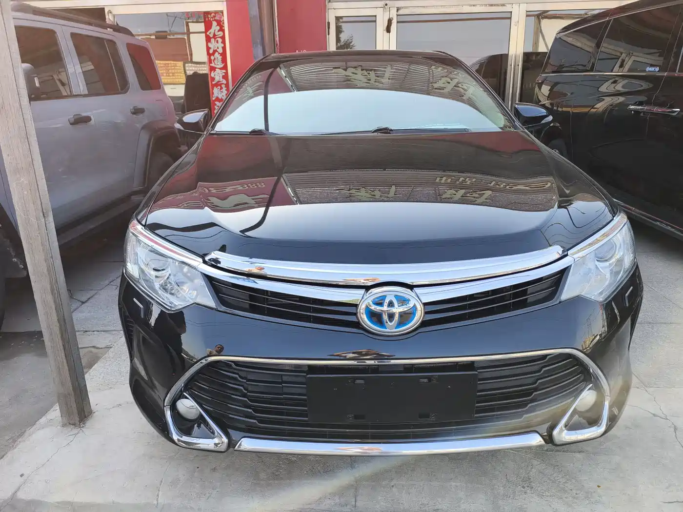 Toyota Camry 2016 Hybrid 2.5HG 10th Anniversary Luxury Navigation Edition фото 2