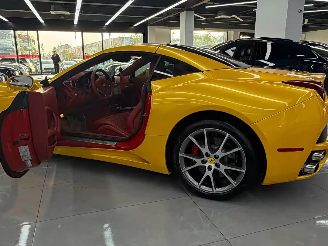 Ferrari California T 2011 2009 4.3L Standard