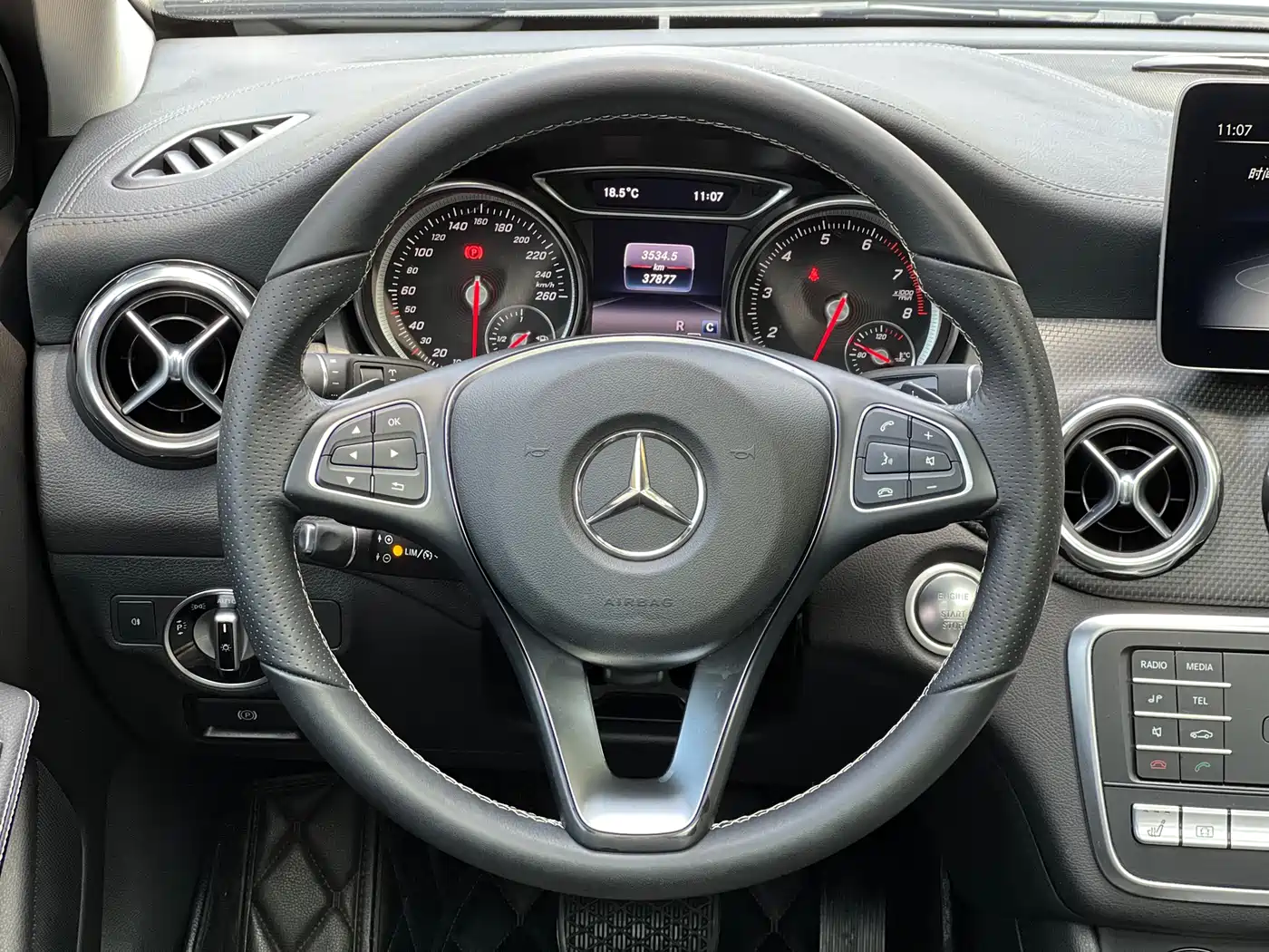 Mercedes-Benz GLA 2018 GLA 220 4MATIC Sport фото 13