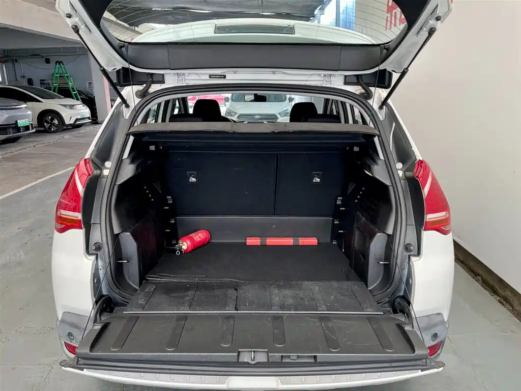 Peugeot 3008 2015 2.0L Automatic Classic Edition фото 15
