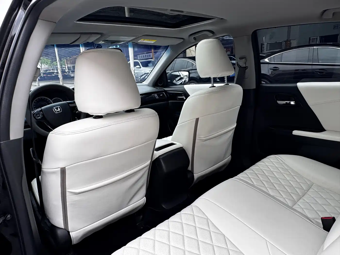 Honda Accord 2016 2.0L Comfort Edition фото 12