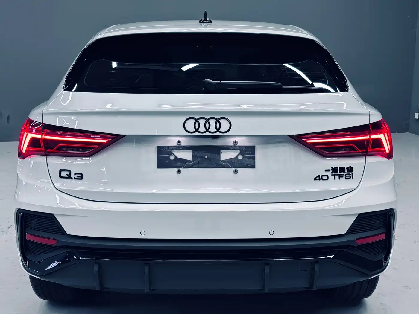 Audi Q3 Sportback 2023 Facelift 40 TFSI Fashion фото 4