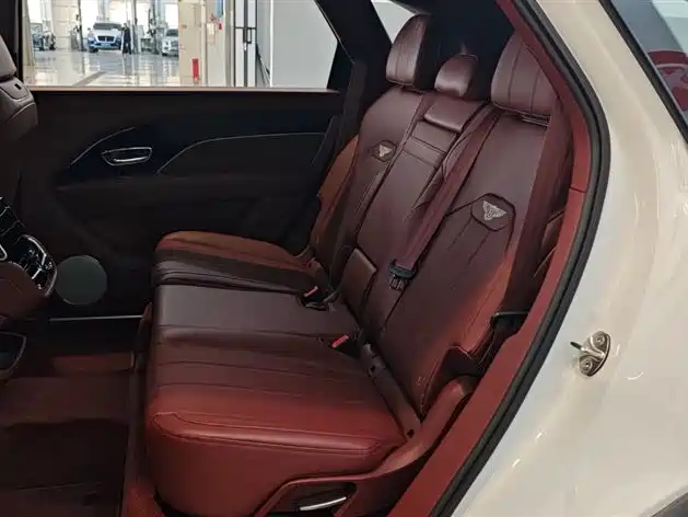 Bentley Bentayga 2024 4.0T V8 Long Wheelbase фото 12