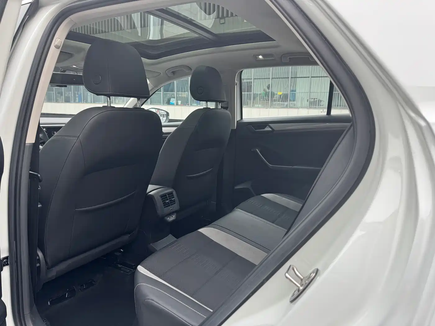 Volkswagen T-ROC 2022 280TSI DSG 2WD Elite PLUS фото 4