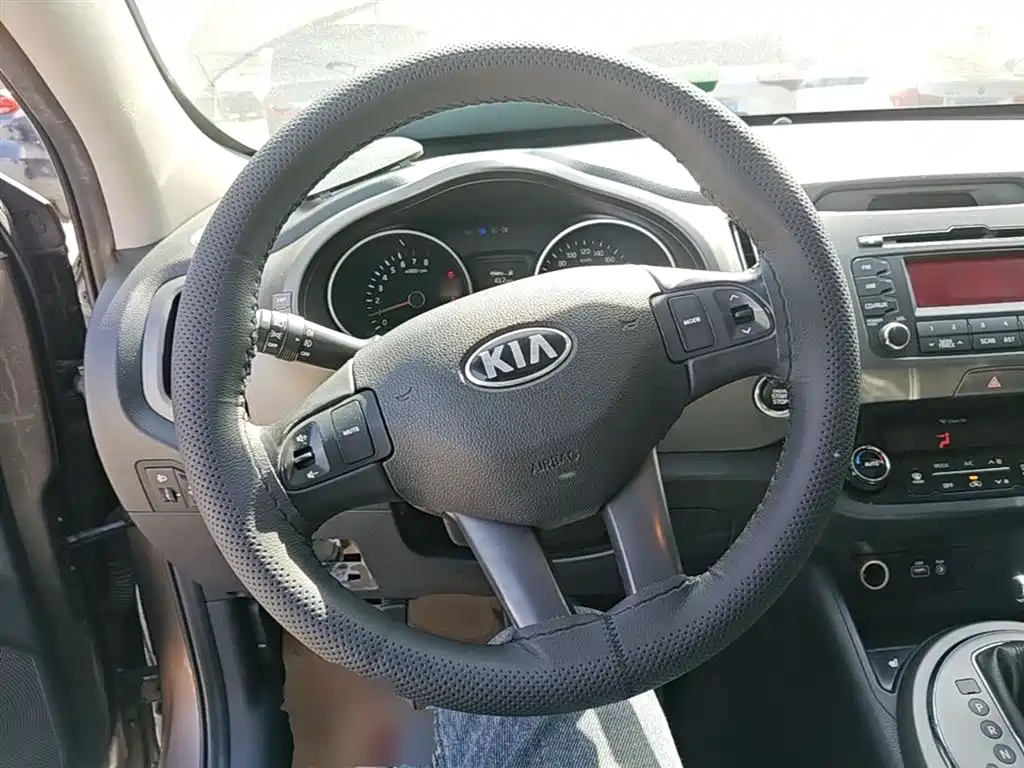 Kia Sportage 2016 2.0L Automatic 2WD DLX фото 11