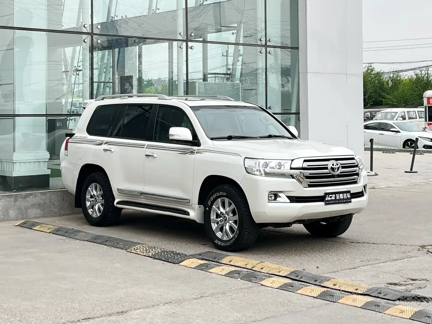 Toyota Land Cruiser (Import) фото 3