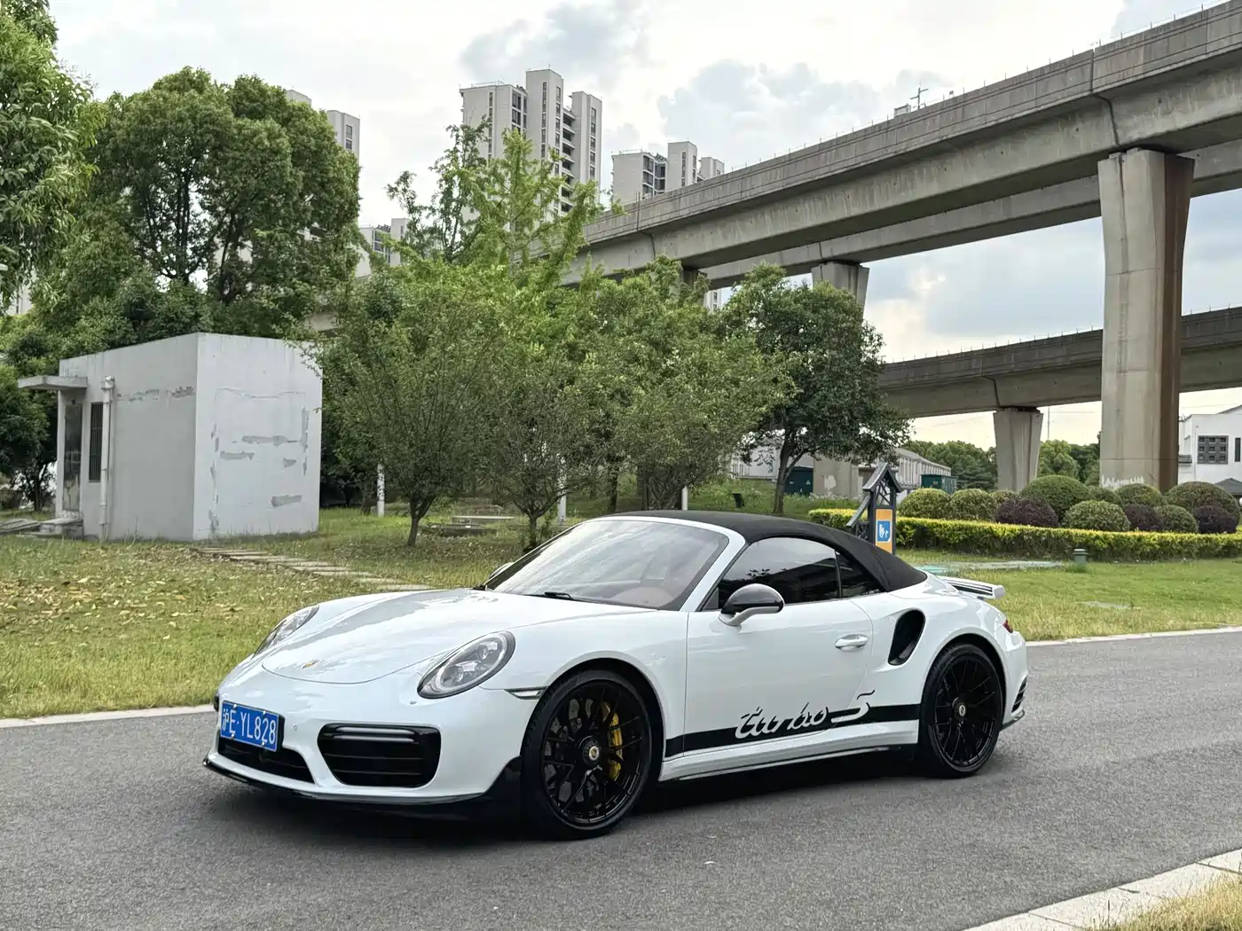 Porsche 911 2016 Turbo S Cabriolet 3.8T фото 2