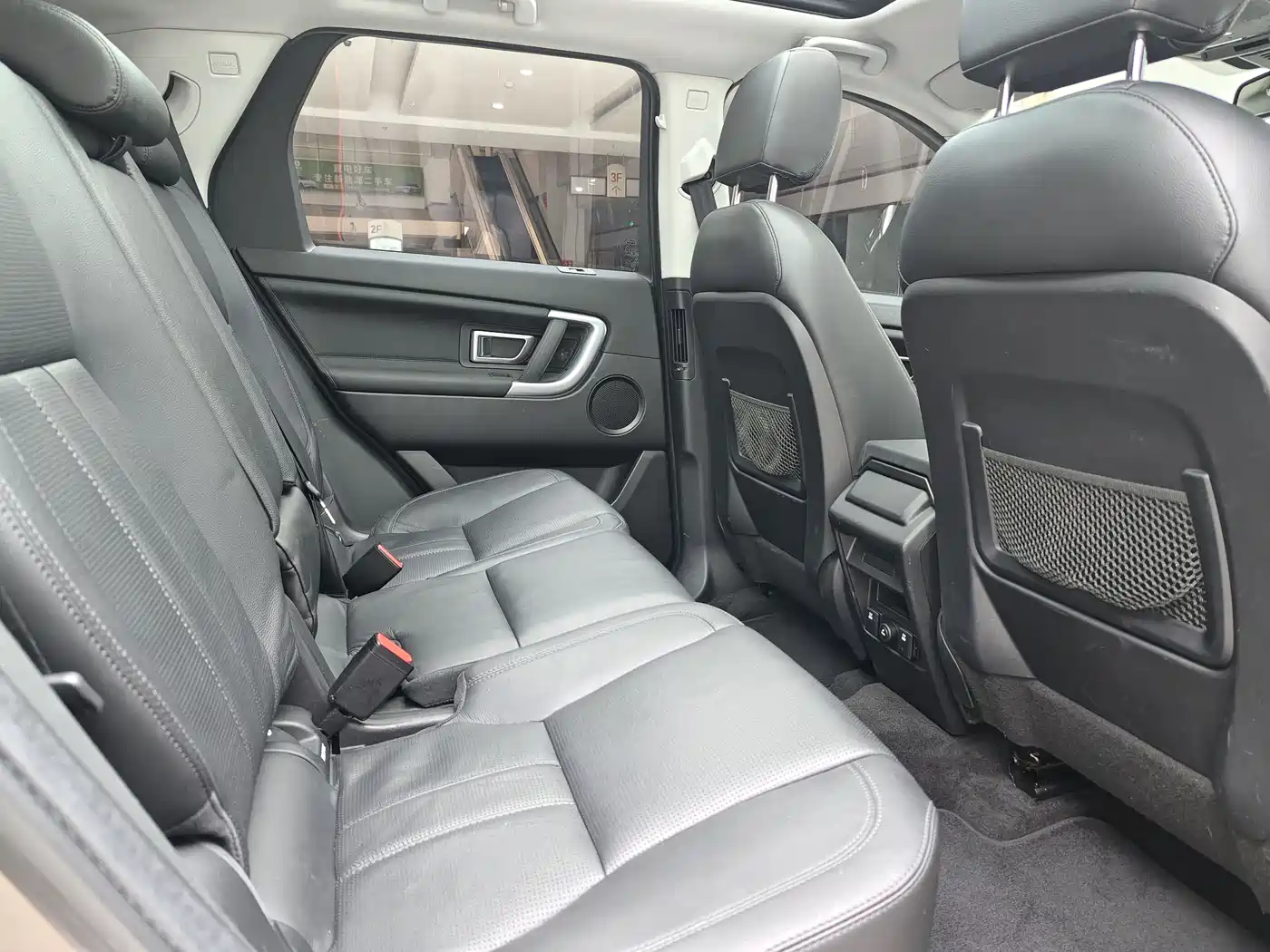Land Rover Discovery Sport 2017 2.0T HSE фото 12