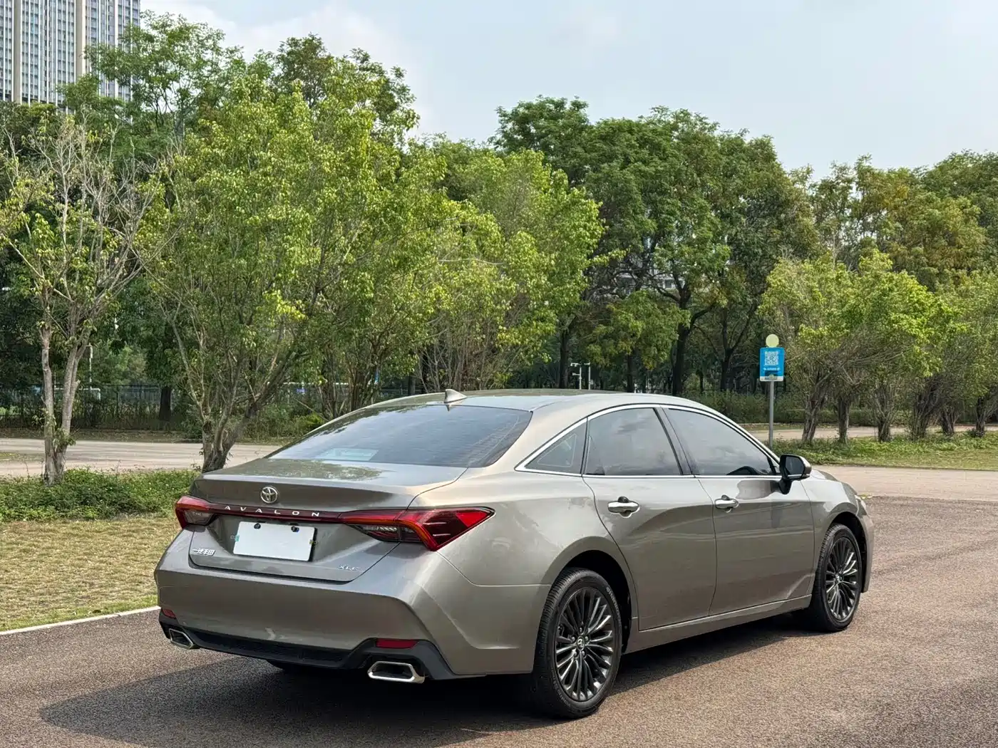 Toyota Avalon 2022 2.0L XLE Premium фото 9