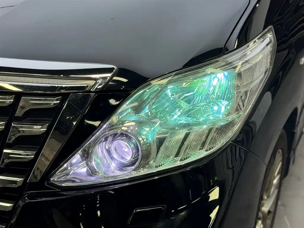 Toyota Alphard фото 15