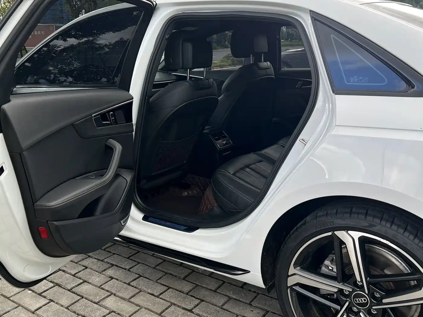 Фото 8 - Audi A4L