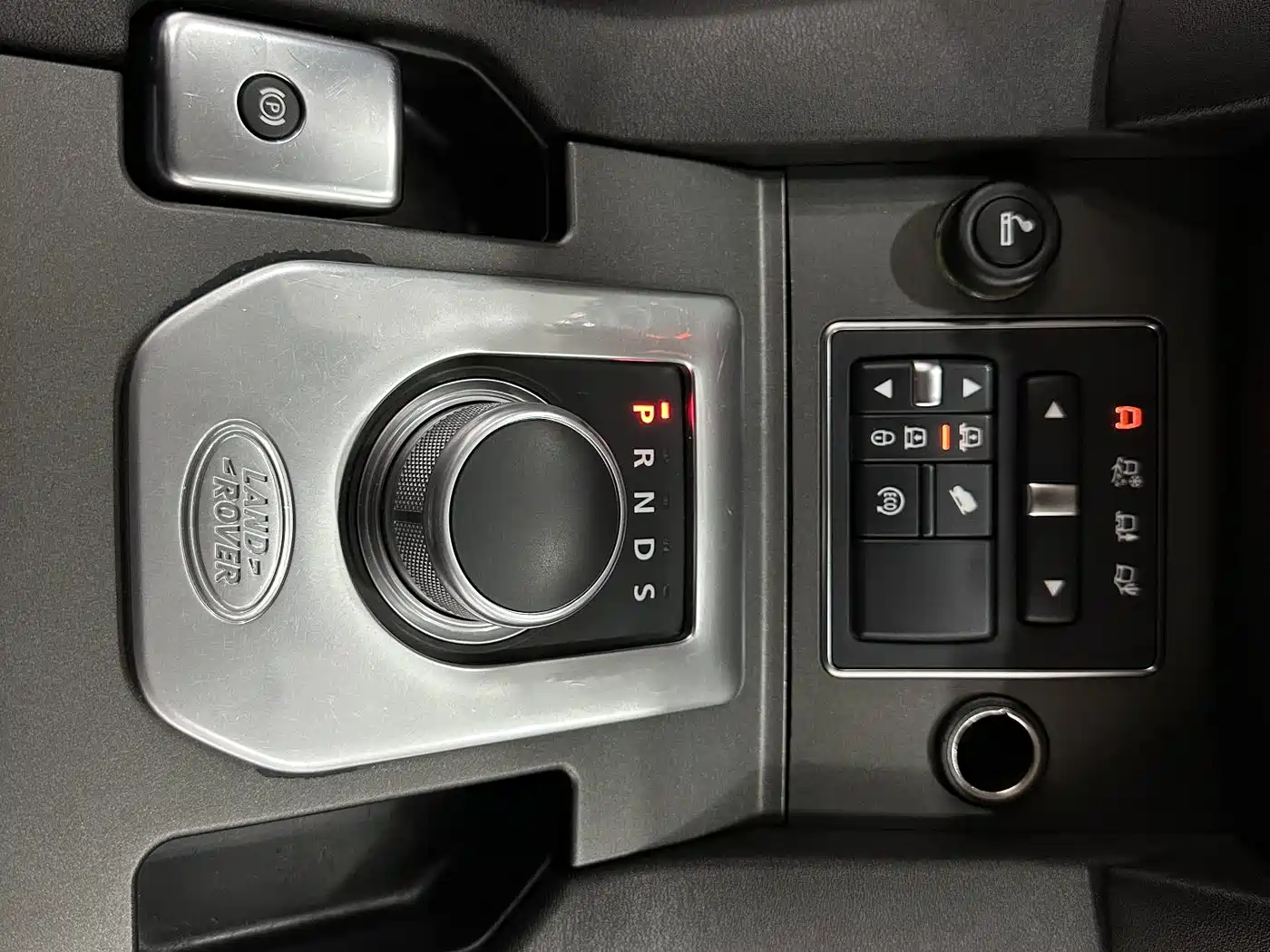 Land Rover Discovery 2015 3.0 SDV6 HSE Diesel фото 11