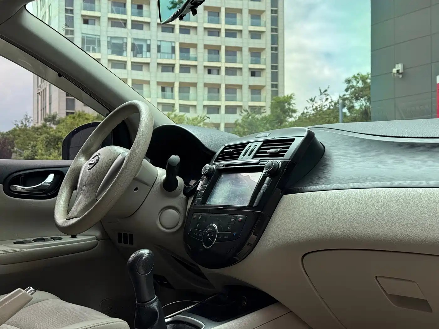 Photo 5 - Nissan Tiida