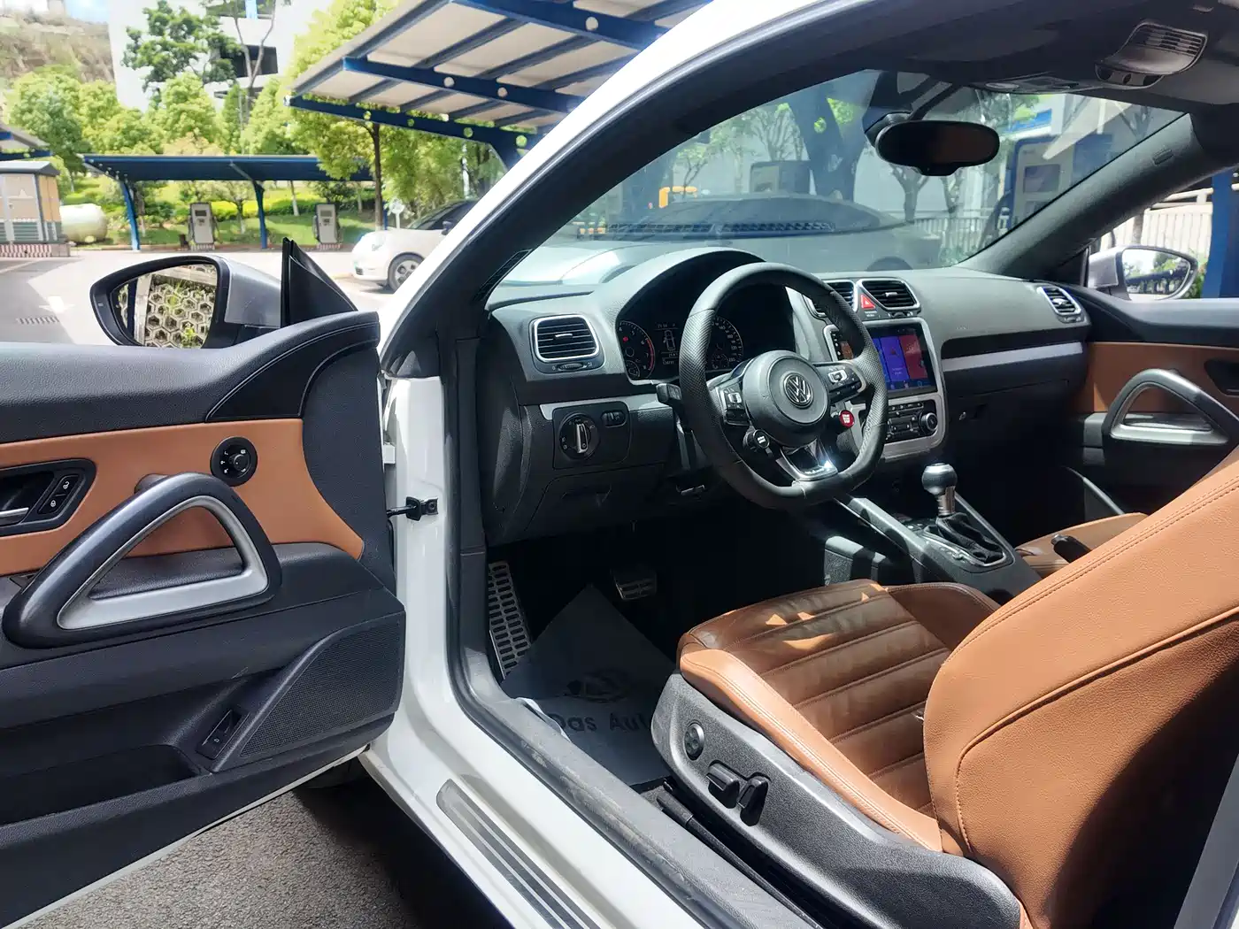Volkswagen Scirocco 2011 2.0TSI Luxury фото 13