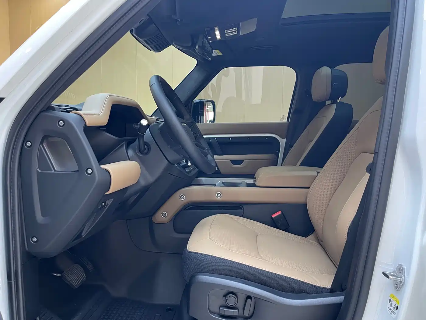 Land Rover Defender 2025 110 3.0T P400 -Dynamic HSE фото 4