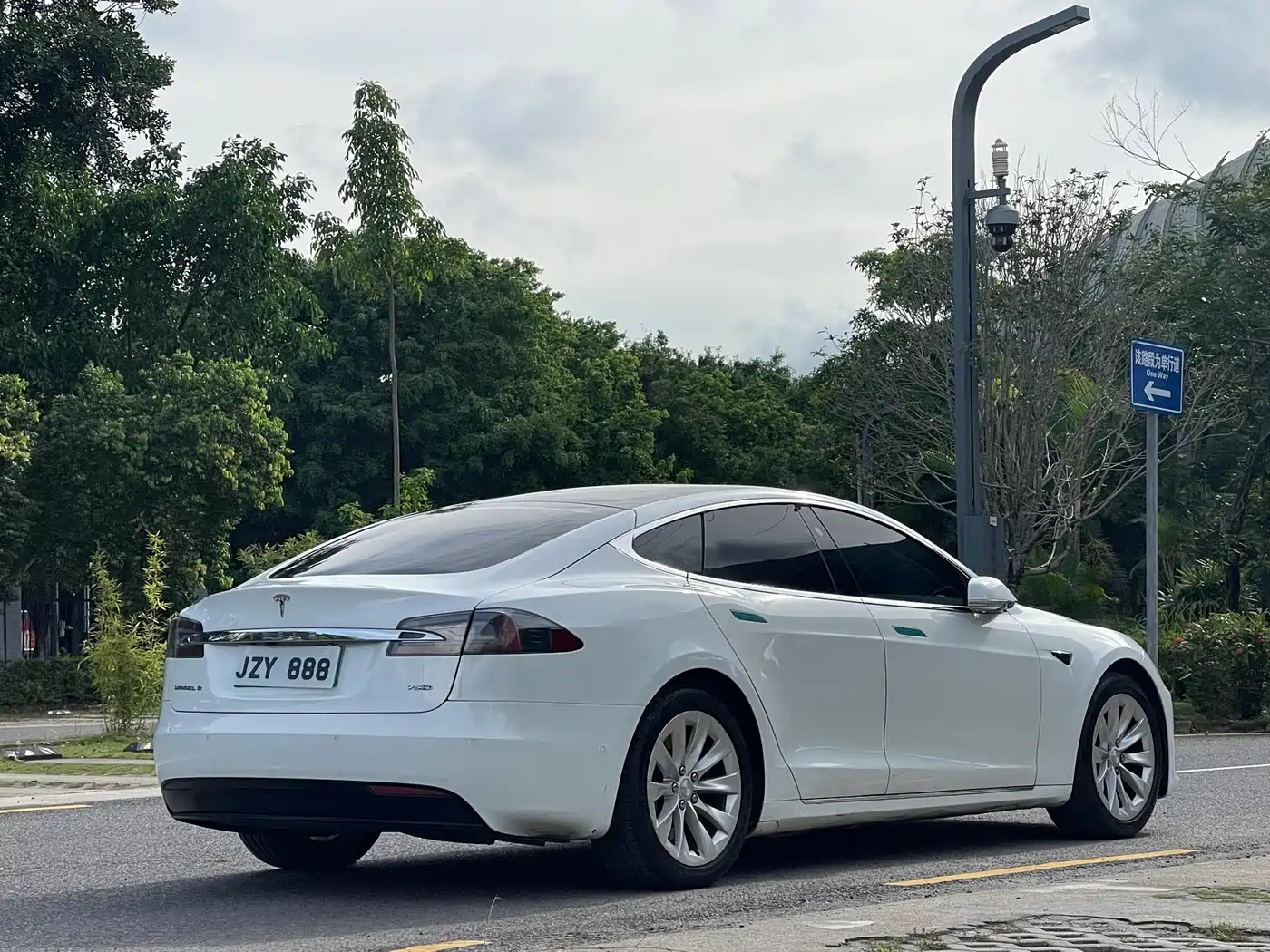 Tesla Model S 2019 2017 Model S 75D Standard Range