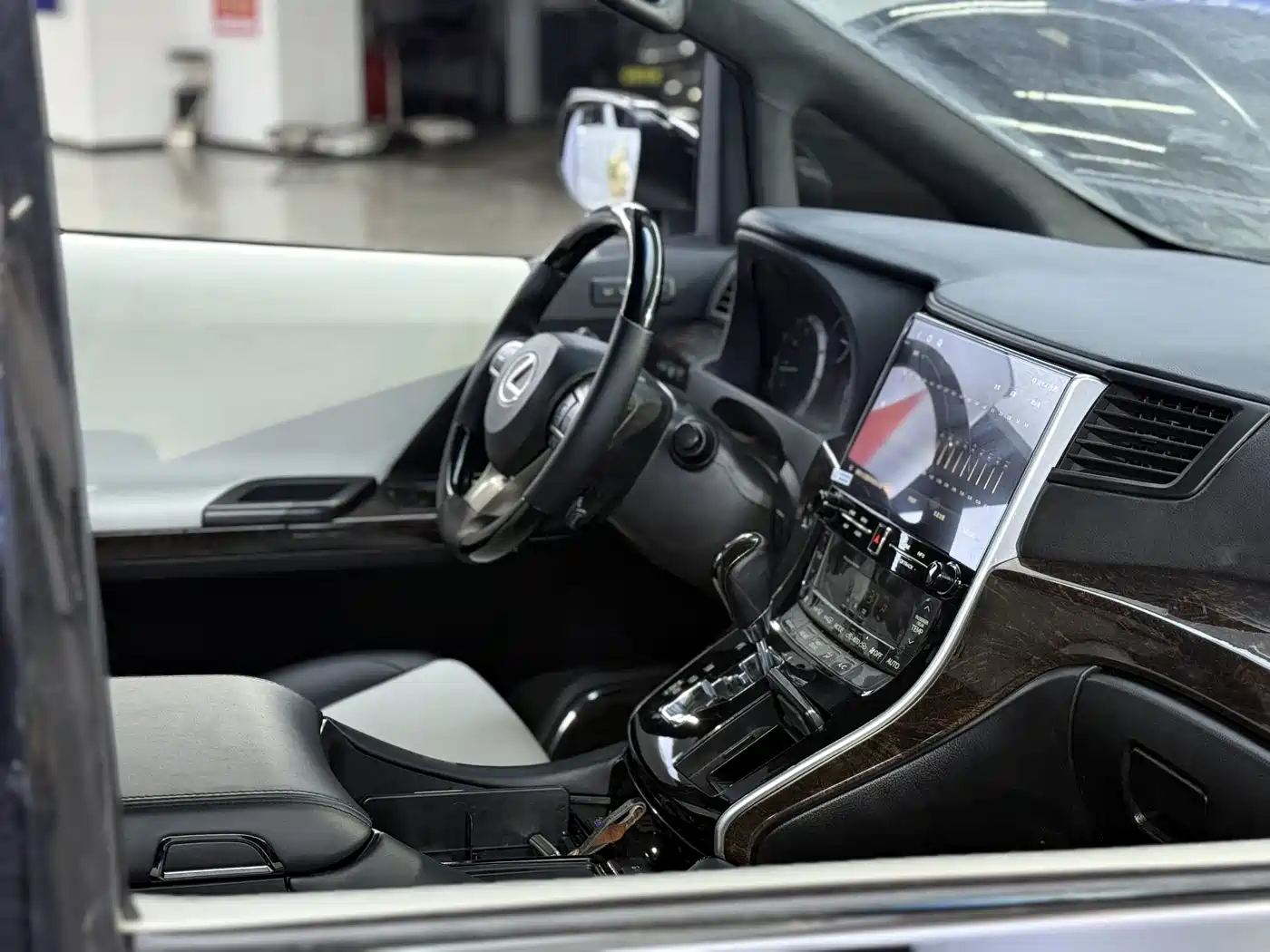 Toyota Alphard 2012 3.5L Luxury Edition фото 3