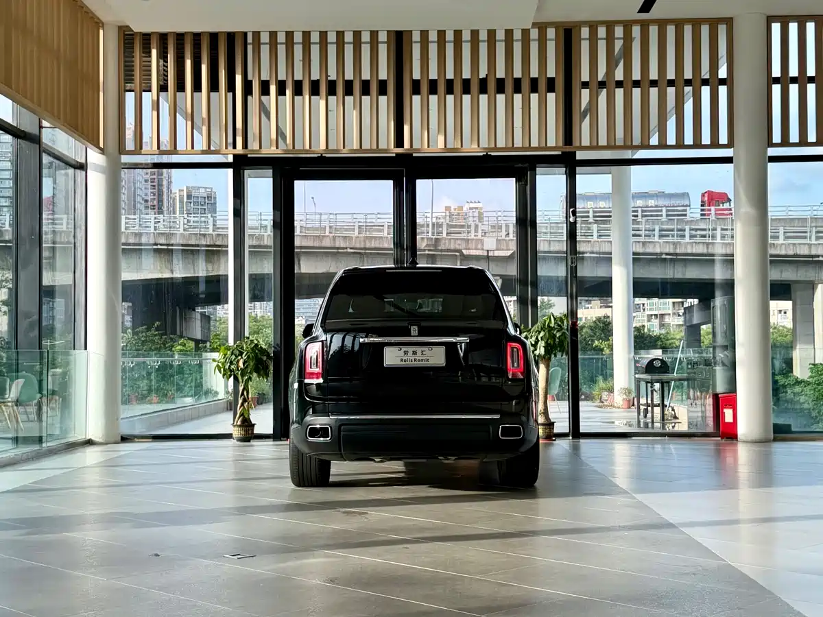Фото 5 - Rolls-Royce Cullinan
