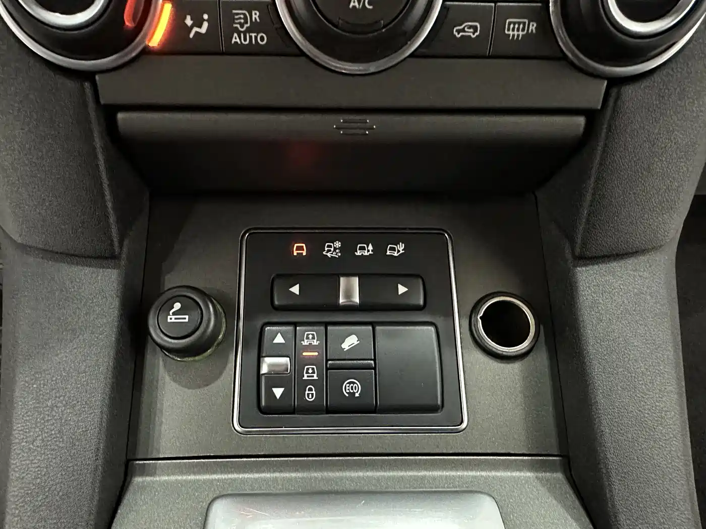 Land Rover Discovery 2015 3.0 SDV6 HSE Diesel фото 12