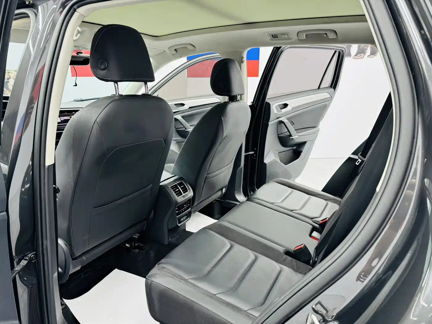 Volkswagen Tayron 2021 280TSI 2WD Luxury Smart Connect фото 6