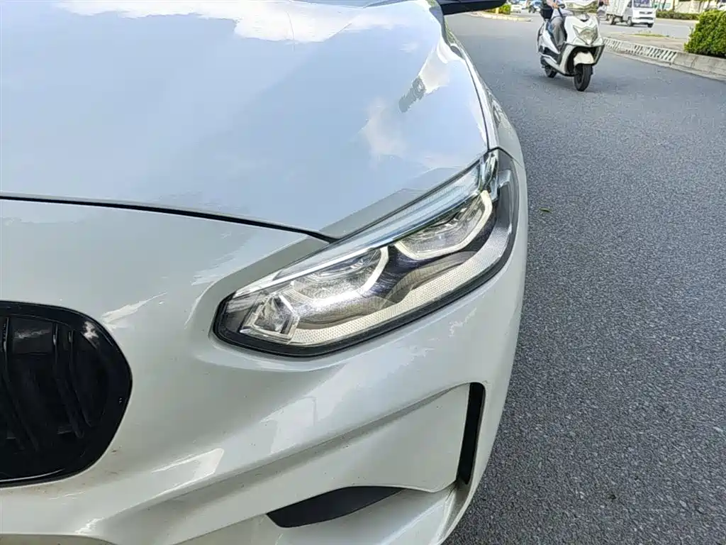 BMW 1 Series 2018 Facelift 118i Sport фото 24