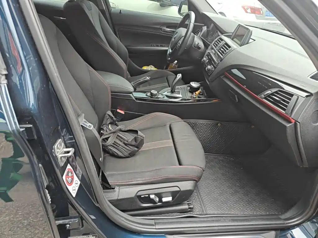 Photo 25 - BMW 1 Series (Import)