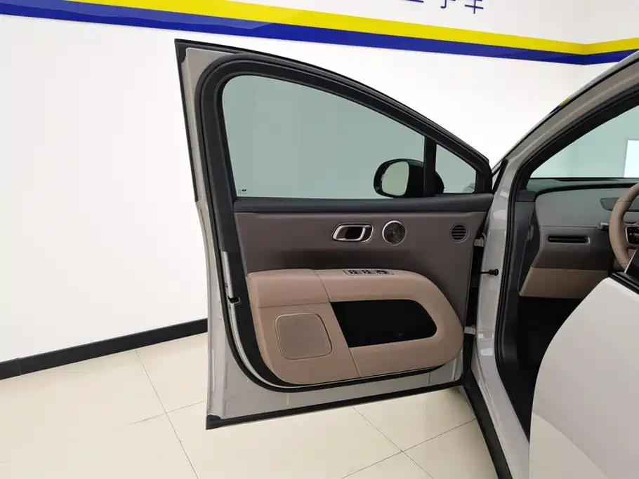 Li Auto i6 2026 2025 4WD Base Model