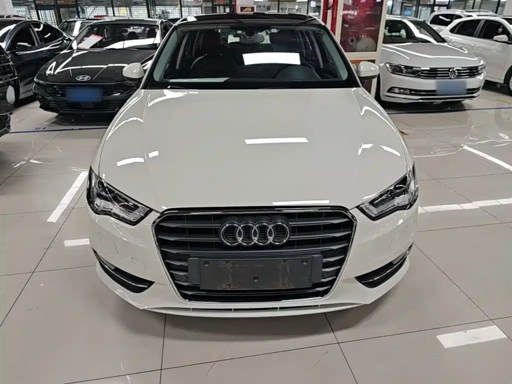 Audi A3 2014 Sportback 35 TFSI Automatic Comfort фото 3