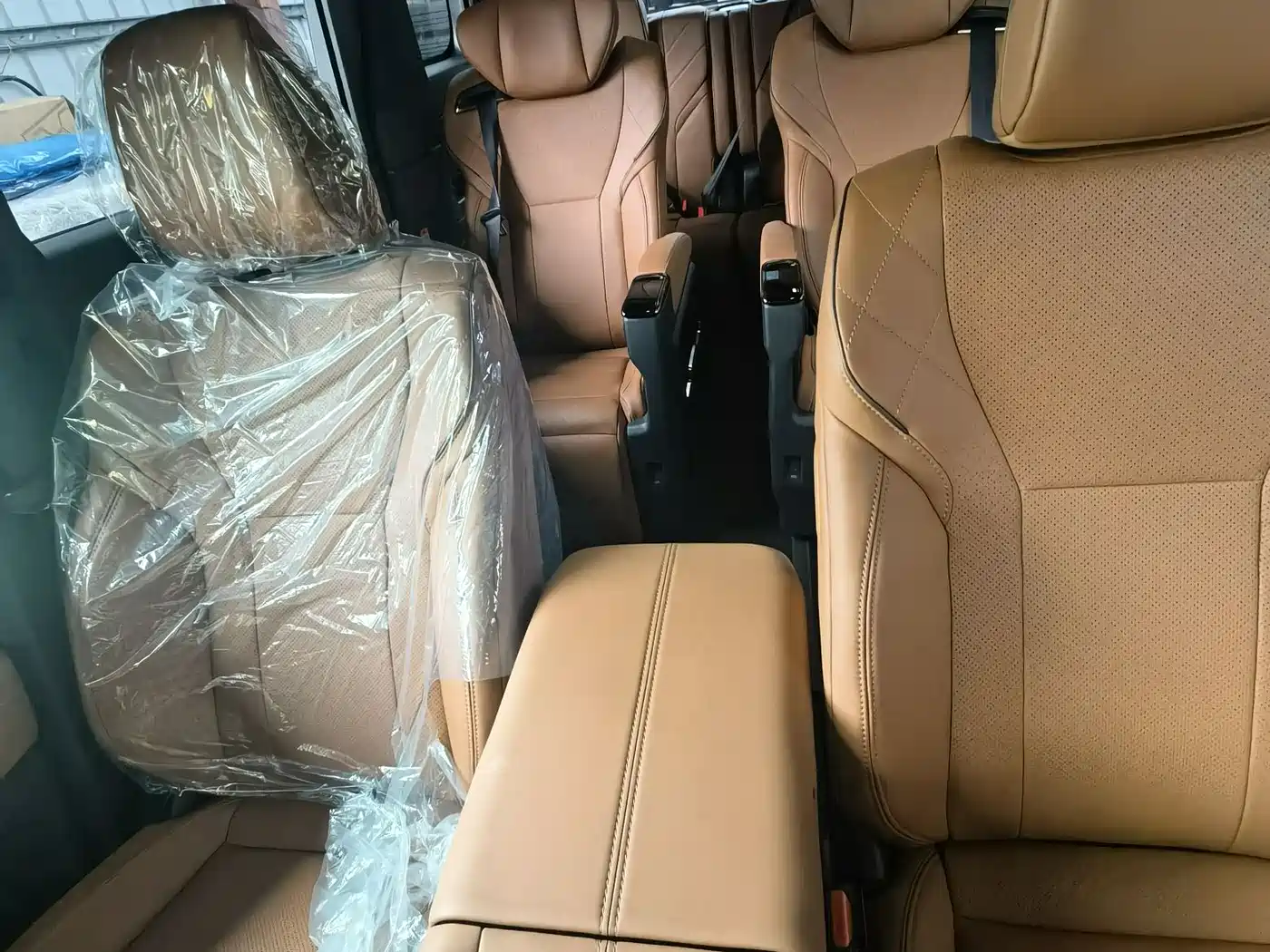 Toyota Vellfire 2024 Crown Hybrid 2.5L Premium Edition фото 6