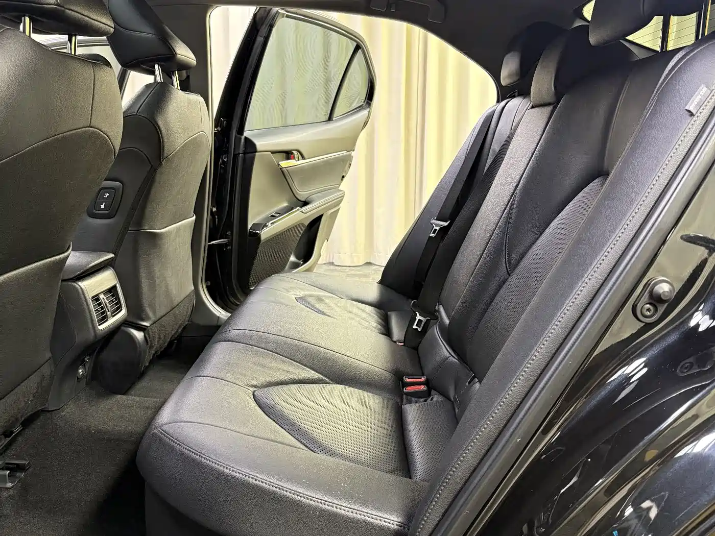 Toyota Camry 2021 Hybrid 2.5HGVP Leading Edition фото 33
