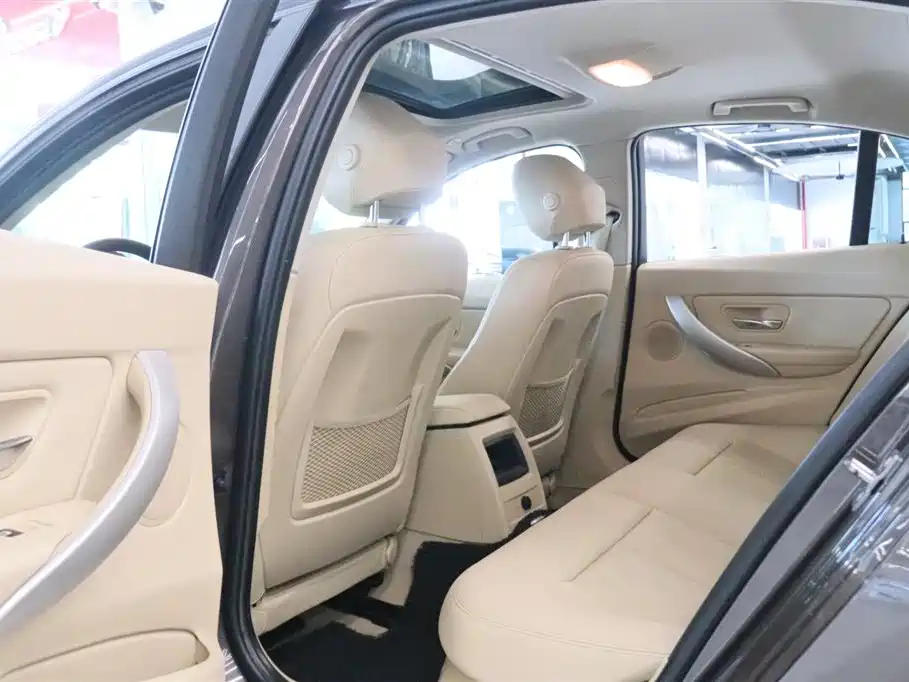 BMW 3 Series 2014 320i Progressive фото 14
