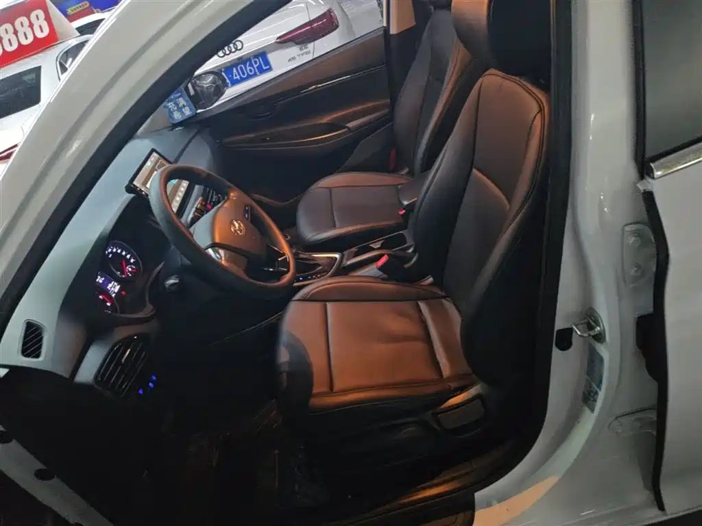 Hyundai Elantra 2018 1.6L Automatic Pleasing Edition GL China VI фото 15