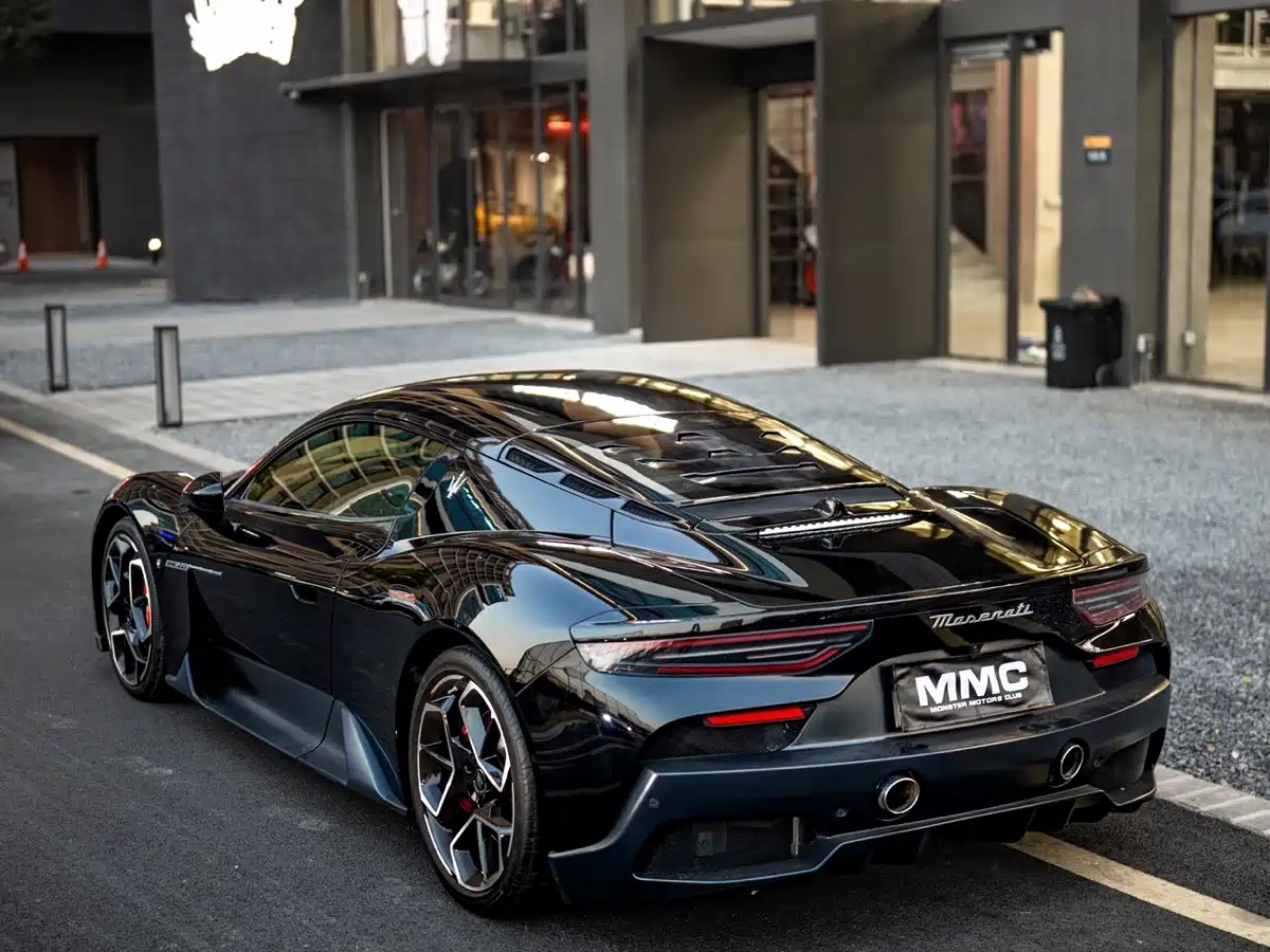 Photo 8 - Maserati MC20