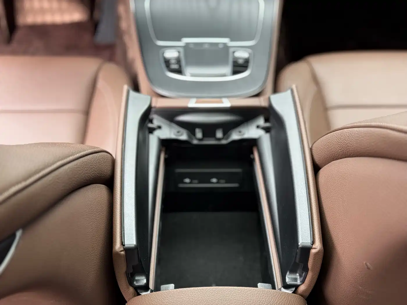 Mercedes-Benz E-Class New Energy 2023 E 350 e L Plug-in Hybrid Sport Sedan фото 20