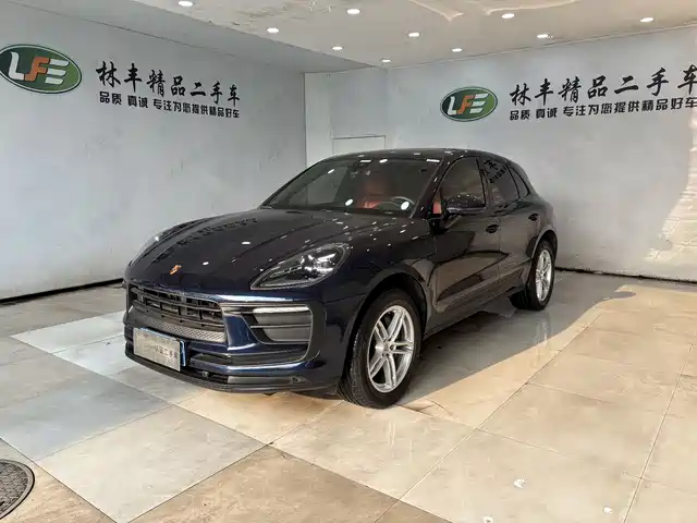PORSCHE MACAN