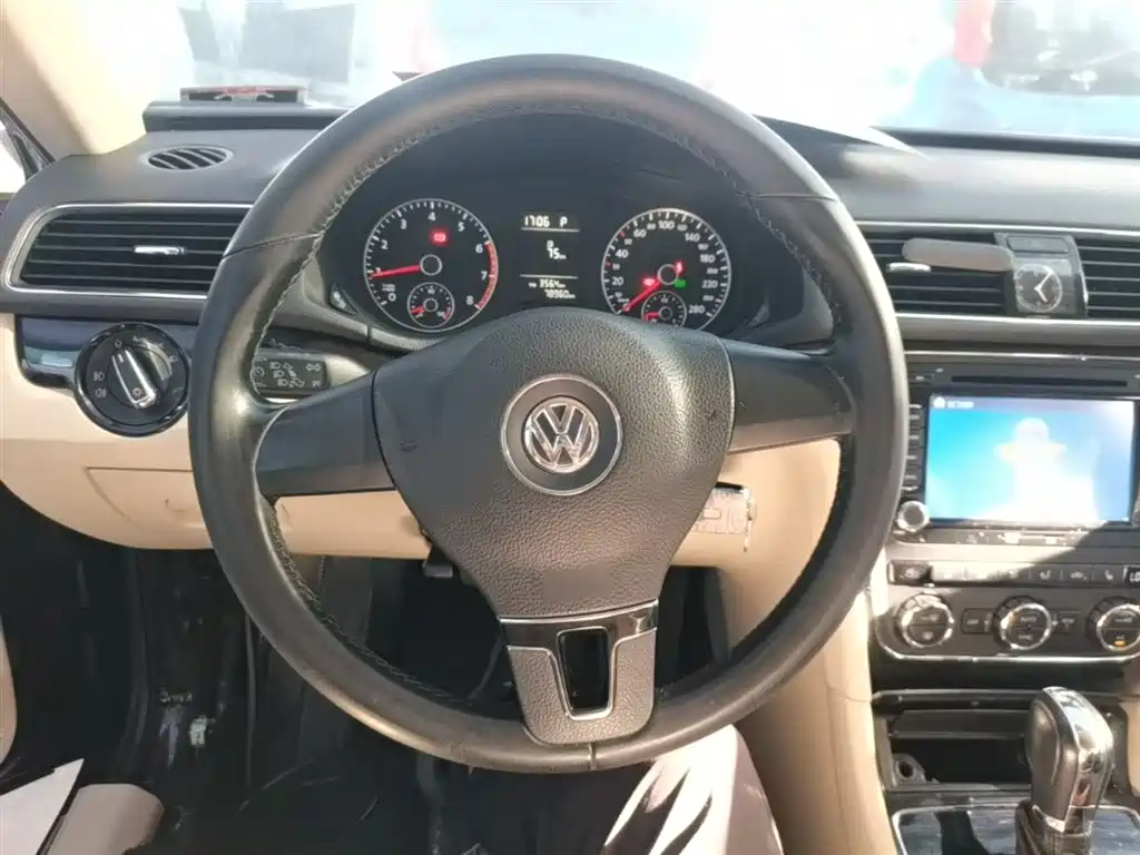 Volkswagen Passat 2014 1.8TSI DSG Luxury Edition фото 11