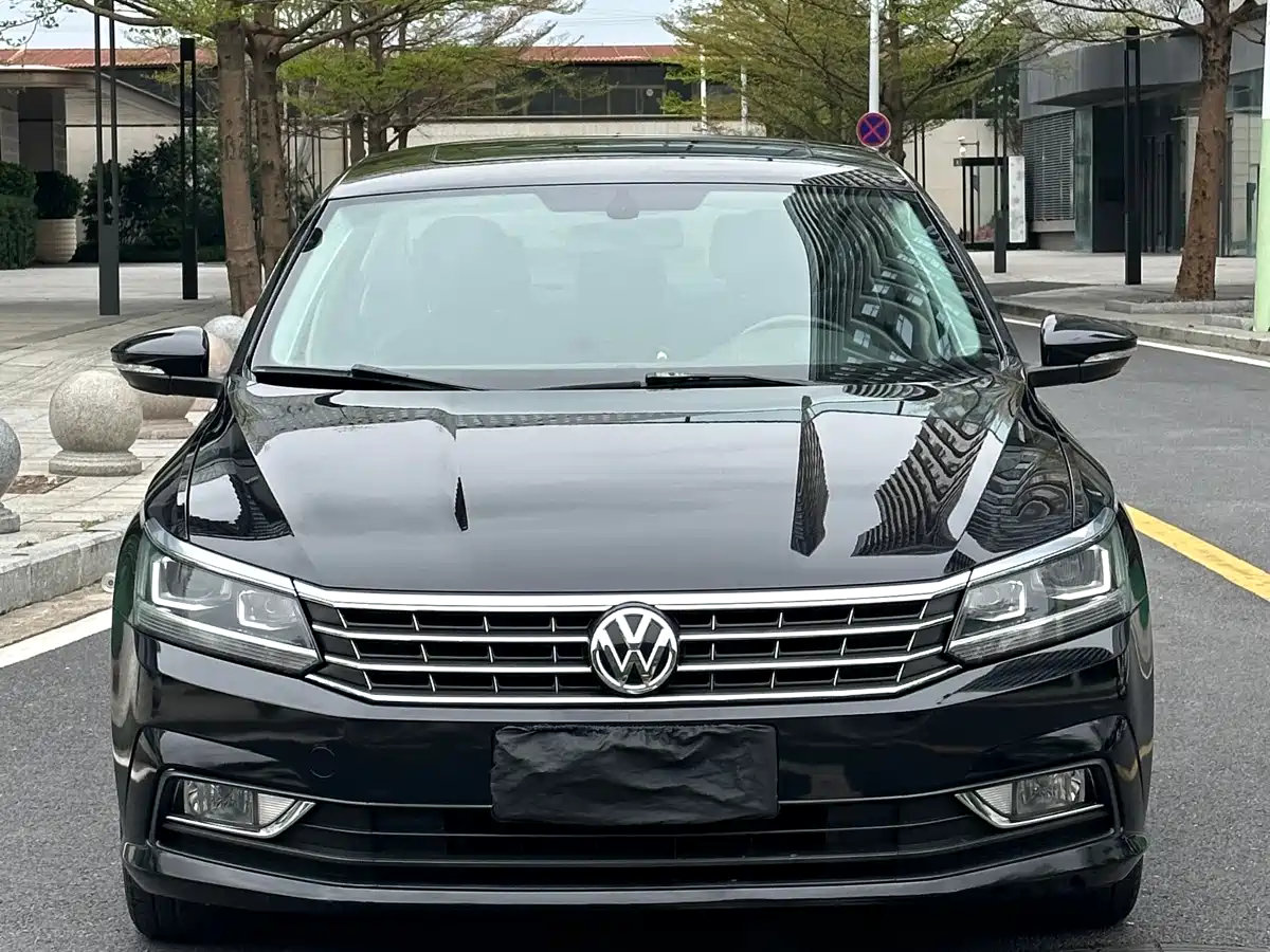 Volkswagen Passat 2016 330TSI DSG Honor Edition фото 2