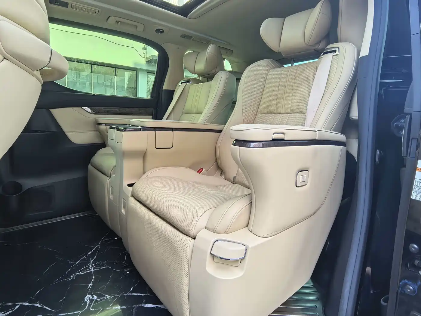 Toyota Alphard 2018 3.5L Premium фото 13