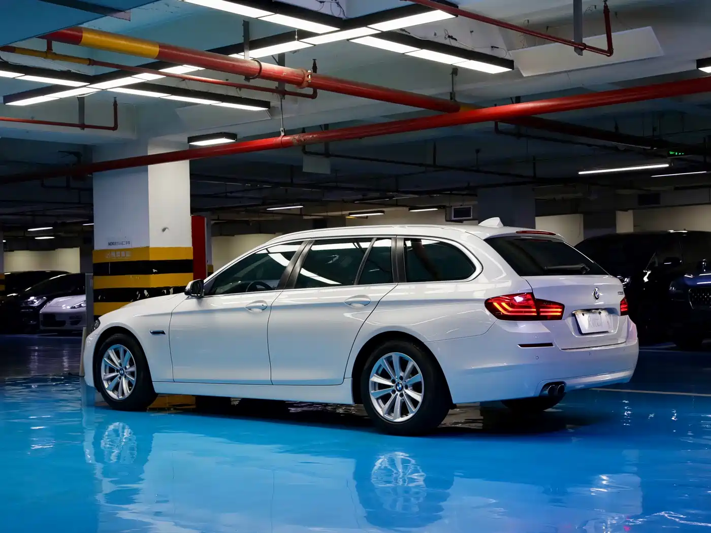 BMW 5 Series (Import) 2014 520i Touring фото 3