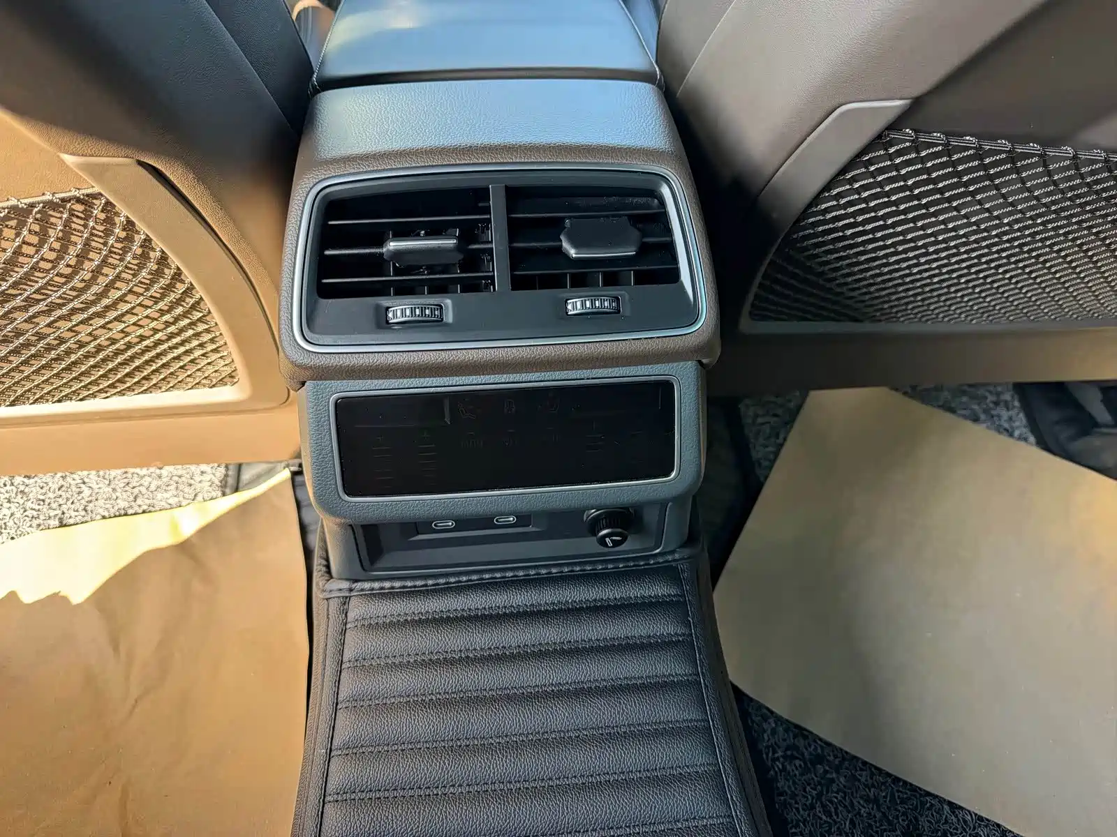 Photo 15 - Audi A7L